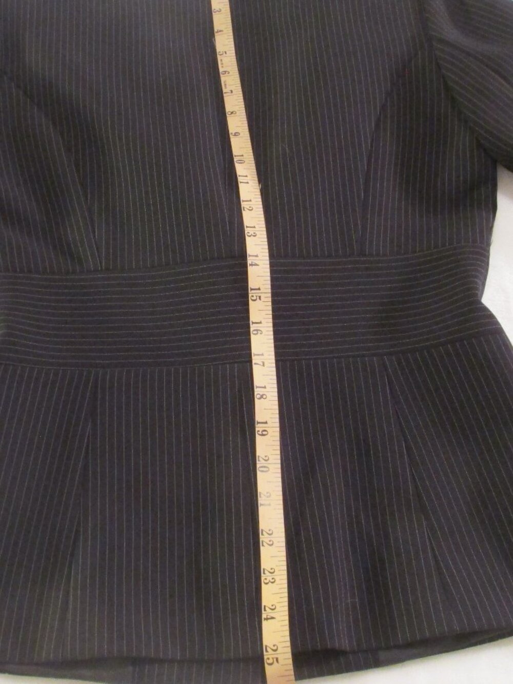TAHARI Pinstripe Pant Suit Cinched Waist Blazer and Trouser Size 4 - Picture 10 of 15